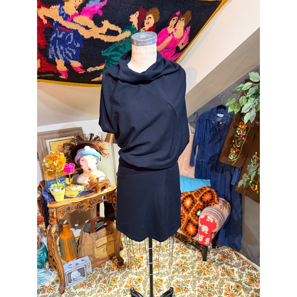 Black Avant Garde Asymmetrical Short Sleeve Midi Dress Built in Canada -‎ M